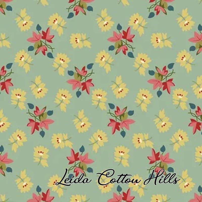 Tela para patchwork con hojas de arce y flores sobre verde ∙ Leida Cotton Hills