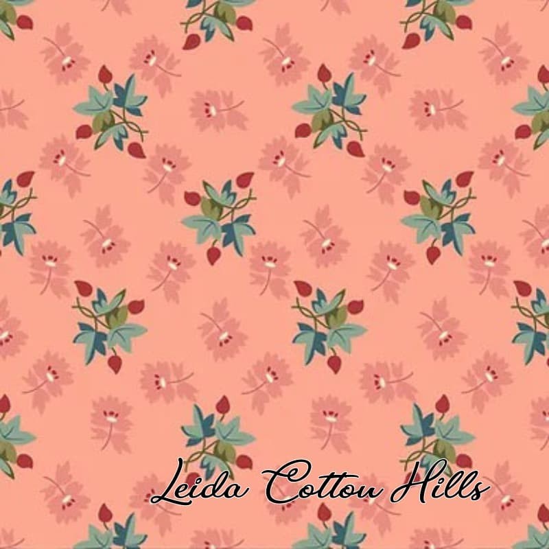 Tela para patchwork con hojas de arce y flores sobre rosa ∙ Leida Cotton Hills