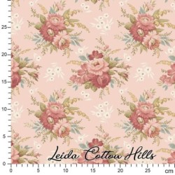 Tela para patchwork con centro de flores sobre rosa