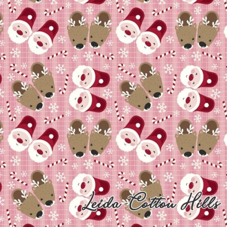 Tela para patchwork con zapatillas de renos y Papá Noel ∙ Leida Cotton Hills