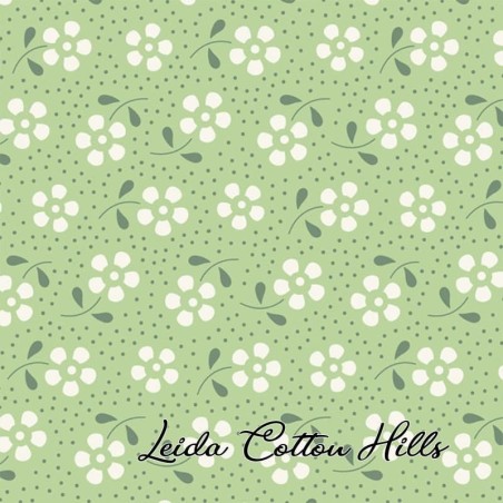 Tela para patchwork con florecitas blancas sobre verde ∙ Leida Cotton Hills