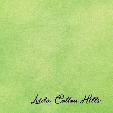 Tela para patchwork con sombras suaves en tonos verdes ∙ Leida Cotton Hills