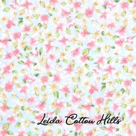 Tela para patchwork con florecitas rosas y verdes sobre azul ∙ Leida Cotton Hills