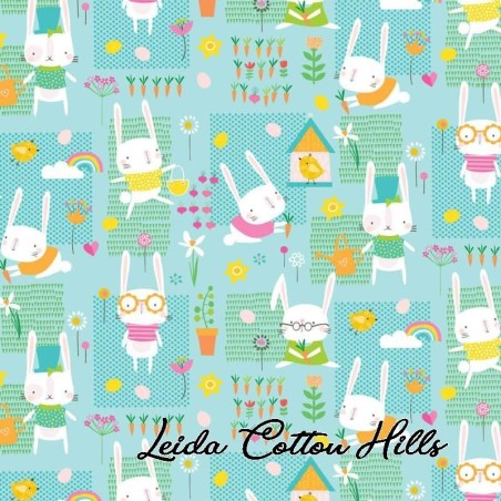 Tela para patchwork con divertidos conejitos y escenas de huertos sobre color agua ∙ Leida Cotton Hills