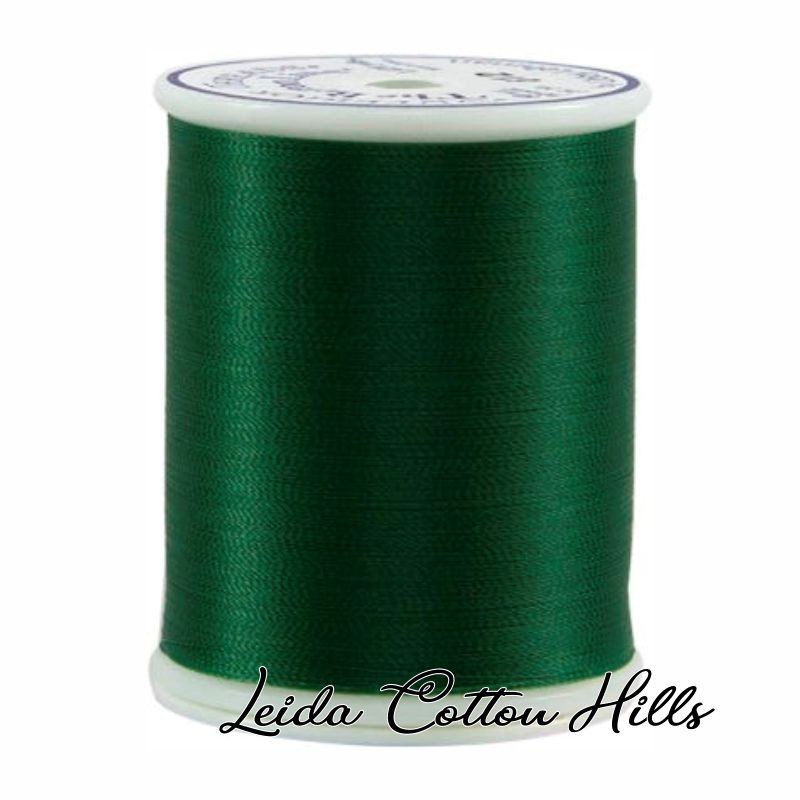 Hilo Bottom Line en color verde de Superior Threads ∙ Leida Cotton Hills