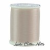 Hilo Bottom Line en color blanco roto de Superior Threads ∙ Leida Cotton Hills