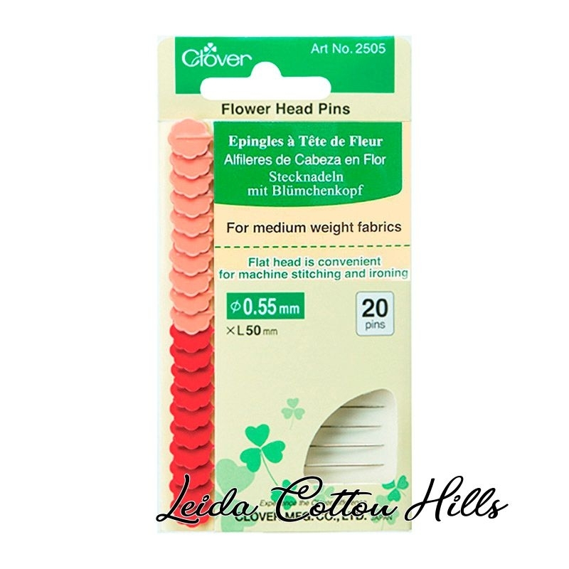 Alfileres cabeza en flor roja de Clover ∙ Leida Cotton Hills