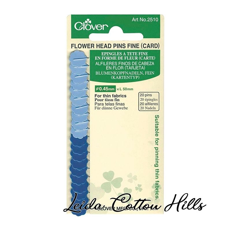 Alfileres cabeza en flor azul de Clover ∙ Leida Cotton Hills