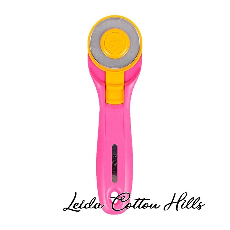 Cúter rotativo Ø 45 mm rosa de Olfa ∙ Leida Cotton Hills