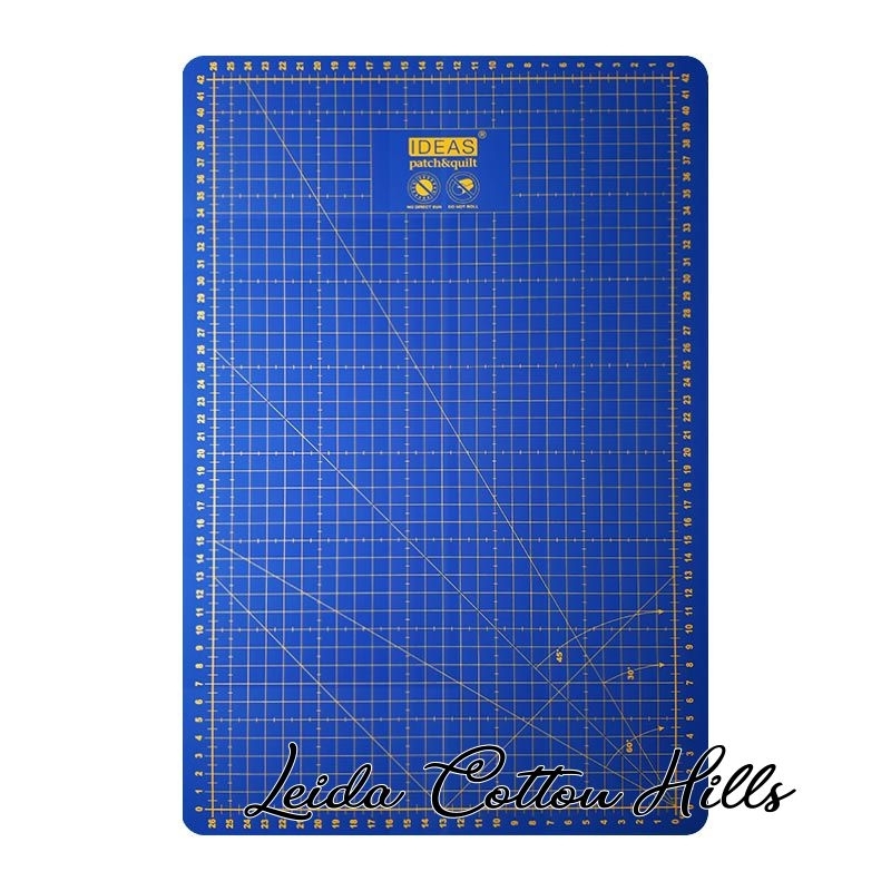 Base de corte mediana azul de Ideas ∙ Leida Cotton Hills