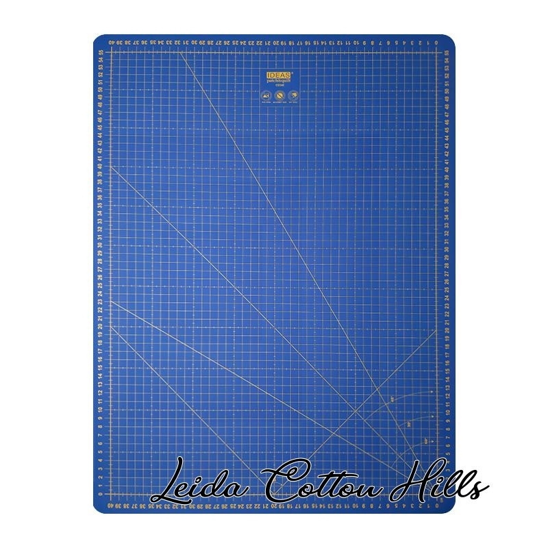 Base de corte grande azul de Ideas ∙ Leida Cotton Hills
