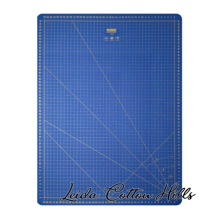 Base de corte grande azul de Ideas ∙ Leida Cotton Hills