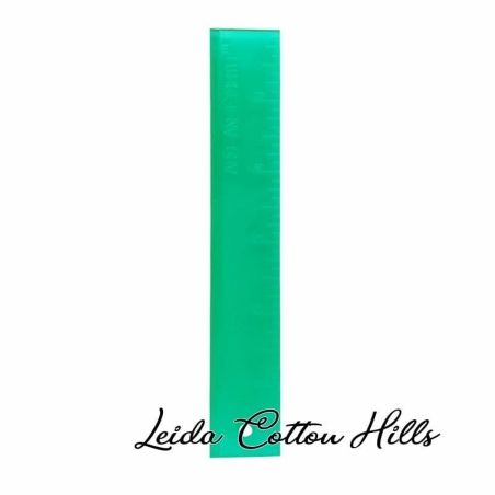 Regla para cortar con cutter el margen de costura de 1/8" · Leida Cotton Hills