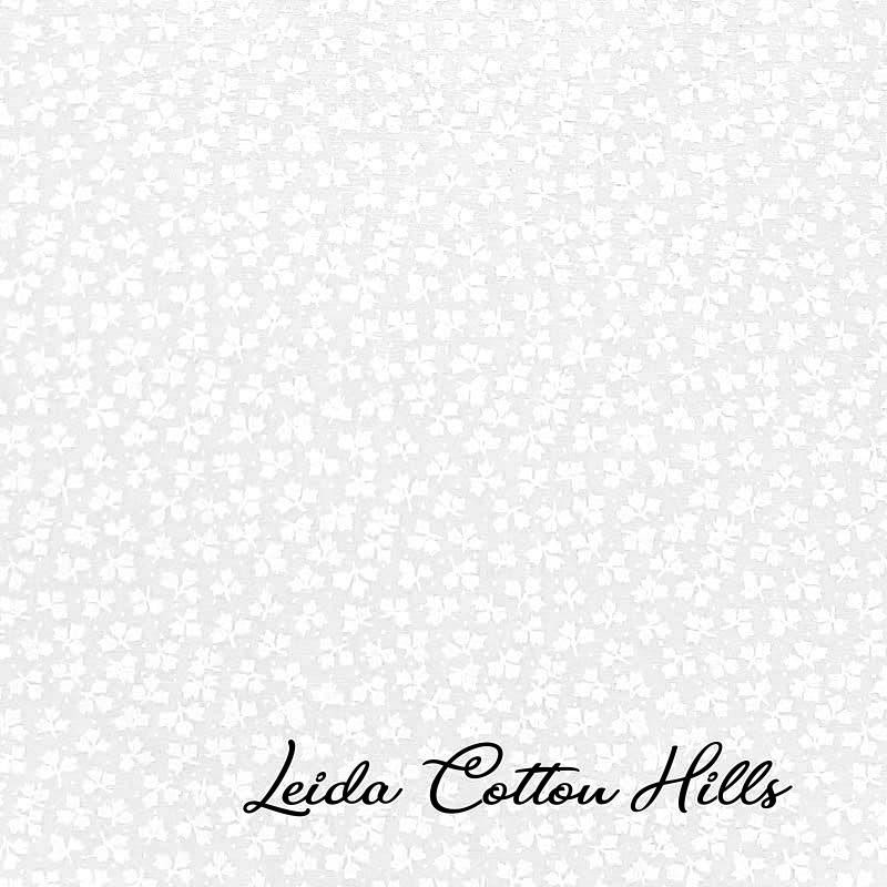 Tela trasera para patchwork tono sobre tono con dibujo de hojitas en blanco sobre blanco ∙ Leida Cotton Hills