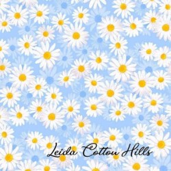 Tela trasera para patchwork con margaritas sobre azul claro ∙ Leida Cotton Hills