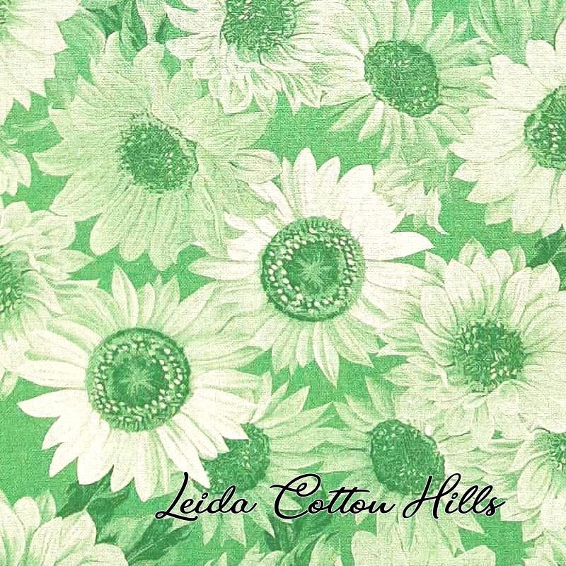 Tela trasera para patchwork tono sobre tono con estampados de girasoles en tonos verdes ∙ Leida Cotton Hills